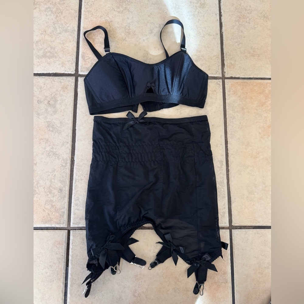 Kiss Me Deadly Vargas Girdle and Bra size M